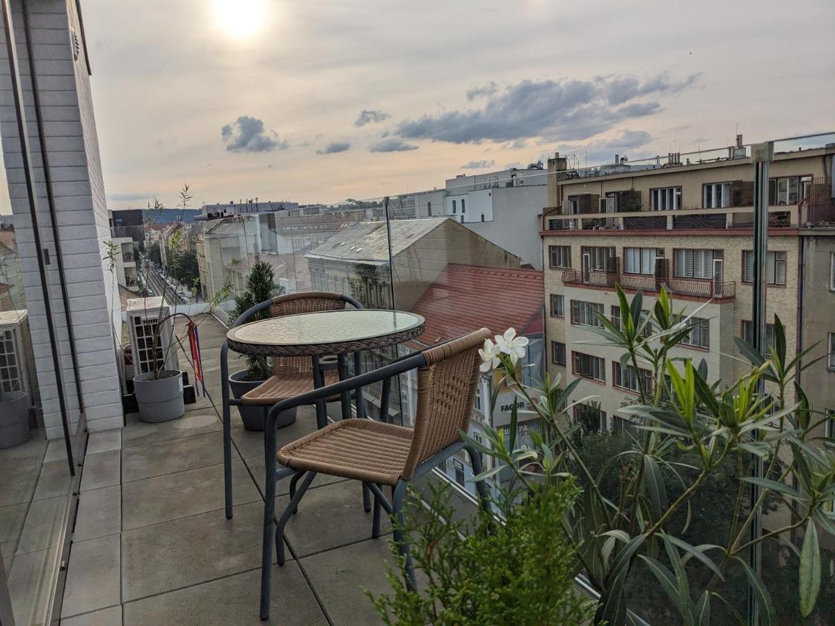 Cozy Apartment With Big Terrace In Central Prague - Karlin Luaran gambar